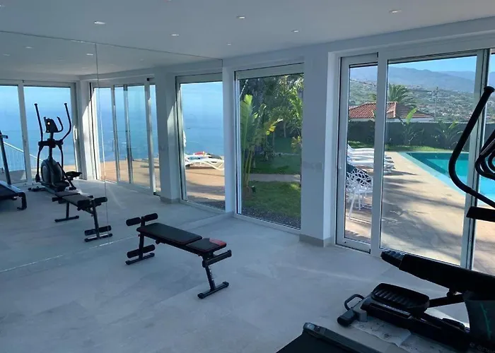 Crystal Ocean Villa *