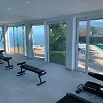 Crystal Ocean Villa *